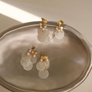 Pendientes de Acero Inoxidable de Moda con Diseño de Mariposa y Concha de Espejo, Estilo Vacaciones en la Playa, Joyería de Acero Inoxidable con Diseño de Olas - Product Image 5