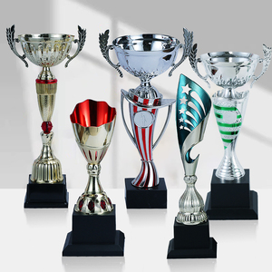 Collezione Yiwu tazza di metallo <span class=keywords><strong>e</strong></span> stelo di plastica trofei <span class=keywords><strong>e</strong></span> placche in metallo calcio trofeo in metallo per il calcio - Product Image 3