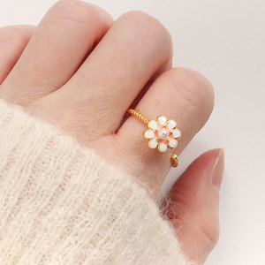 Anillos Abiertos Giratorios Delicados con Diseño de Margarita y Gota de Resina, Minimalistas, con Perla de Concha, Bañados en Oro sobre Cobre, Joyería Antiestrés con Diseño Floral para Niñas Toderi - Product Image 2