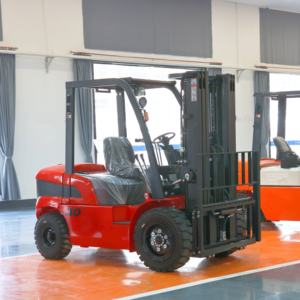 รถยกดีเซลใหม่ ใช้เชื้อเพลิงเบนซิน  ยกสูงได้หลายระดับ  ได้รับการรับรองมาตรฐานสามระดับ  ใช้งานได้หลากหลาย  นำเข้าจากต่างประเทศ - Product Image 4