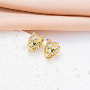 Pendientes de tuerca con forma de pantera de circonita chapados en oro para mujer, elegantes joyas del zodiaco animal, accesorio de moda para fiestas - Product Image 2