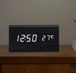 Sveglia <span class=keywords><strong>da</strong></span> Tavolo Creativa in Legno a Forma di Triangolo con Display della Temperatura, Funzione Data, Design Multifunzionale e Risveglio Intelligente con Comando Vocale - Product Image 2