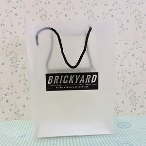 Bolsas de Regalo de Plástico PP PVC Esmerilado con Asas para Compras, Impresión de Logotipo Personalizada - Product Image 5