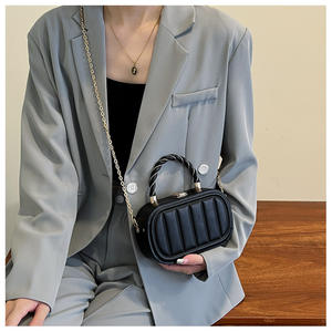 2025 haute qualité Mini sac fourre-tout carré impression personnalisée petit sac à chaîne bandoulière à la mode dames sacs à bandoulière pour les femmes - Product Image 3