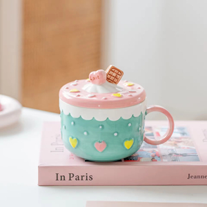แก้วกาแฟเซรามิคน่ารัก ฝาปิดลายการ์ตูน ปรับแต่งสีและโลโก้ได้ เหมาะสำหรับงานปาร์ตี้ สวยงามมีสไตล์ ลงตัวกับไอจี ความจุ 401-500 มล. - Product Image 2