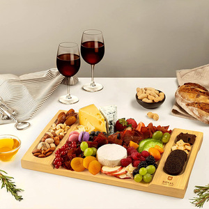 Planche à fromage en bois Pengzhan avec compartiments pour collations et noix, plateau de service de cuisine durable - Product Image 1
