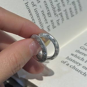 ต่างหูเงินแท้ S925 ประดับเพชรซิคอนขัดเงา ดีไซน์โค้งรูปตัว C เรียบง่าย ทันสมัย สไตล์วินเทจ สีโรสโกลด์อ่อน - Product Image 4