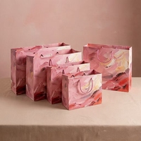 Sacs cadeaux personnalisés en papier d'art écologique de luxe en gros, forme rectangulaire avec poignée