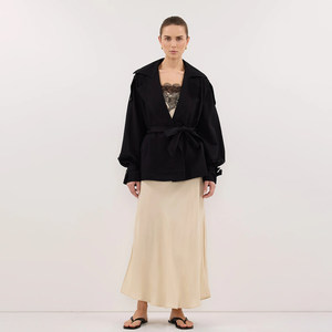 Trench-coat court kaki de style simple pour femme, silhouette de style britannique, vêtement d'extérieur fin et léger avec ceinture - Product Image 5