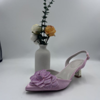 Zapatos de Tacón Bajo para Mujer, con Punta en Pico, de Satén, con Pedrería 3D en Forma de Rosa, con Correa en el Tobillo, para Fiesta