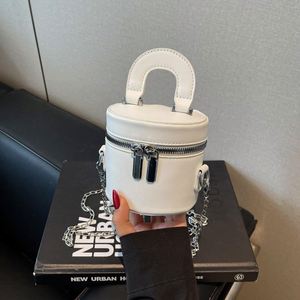 Bolso de mano Banjara 100% algodón para mujer, hecho a mano con espejo bordado de diseñador para bodas de verano con cierre. - Product Image 2