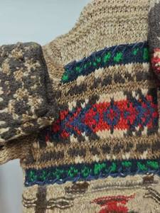 Cárdigan de punto de retazos bohemio informal hecho a mano con patrones tribales llamativos tonos terrosos antiarrugas - Product Image 3