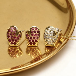 Boucles d'oreilles tendance en argent S925 plaqué or avec zircon serti en forme de <span class=keywords><strong>mitaine</strong></span> d'hiver pour les cadeaux de fiançailles, d'anniversaire et de fête - Product Image 6