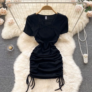 Robe d'été pour enfants filles, col carré, manches courtes, cordon de serrage latéral, froncé, couleur unie, mini robe moulante - Product Image 3