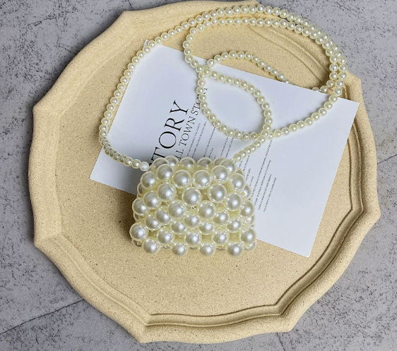 white crossbody-finished product