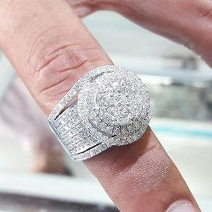 Anello Hip Hop in Ottone per Donne, Classico con Diamante Coltivato in Laboratorio, Regalo di Fidanzamento, Stile Scintillante e Audace, Gioiello da Dito alla Moda - Product Image 1
