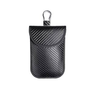 Étui de protection pour clé de voiture 2025 en fibre de carbone PU personnalisé, motif bonbon, avec étiquette tissée, blocage de signal RFID, élégant, à suspendre - Product Image 1