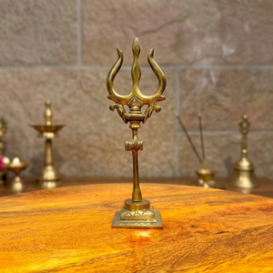 NIRMALA ARTISANAT - Figurine traditionnelle du Dieu Shiva en laiton massif poli, avec support Trishul Damru, symbole de trident debout - Product Image 1