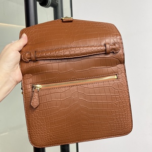 Sac à main à rabat en cuir de crocodile 100% brun avec fermeture à fermoir doré, sac à bandoulière classique pour femme, usage quotidien - Product Image 4