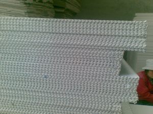 Beaux carreaux de plafond en gypse PVC avec arrière en papier d'aluminium dans linyi city - Product Image 2