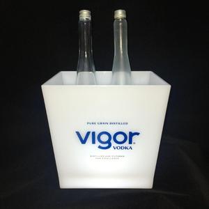 Xô Đá Vuông Nhựa Trắng Có Đèn Led - Product Image 1