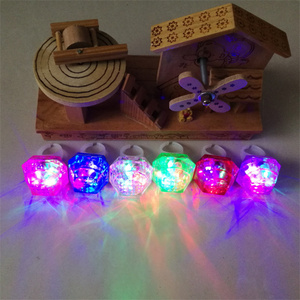 Giá rẻ lấp lánh <span class=keywords><strong>LED</strong></span> Light-Up Kim Cương Bling Nhẫn chói ngón tay đèn cho Giáng sinh Đảng tổ chức sự kiện nhấp nháy nhẫn nhựa - Product Image 3