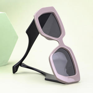 Gafas de sol con montura cuadrada para mujer, montura gris de PC, protección UV400, clase 2, estilo moderno, transfronterizo - Product Image 5
