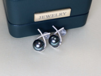 Boucles d'oreilles clous de luxe en or massif 18 carats avec diamant naturel 0,34 carat et perle de Tahiti noire-verte de qualité AAAAA certifiée NGTC