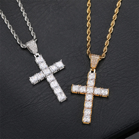 Collier pendentif croix carrée tendance en laiton plaqué or avec zircons incrustés, vente en gros