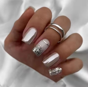 <span class=keywords><strong>Uñas</strong></span> postizas cuadradas <span class=keywords><strong>negras</strong></span> y doradas al por mayor, diseños de <span class=keywords><strong>uñas</strong></span> acrílicas brillantes <span class=keywords><strong>con</strong></span> lentejuelas - Product Image 2