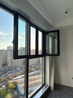 Ventana Abatible de Aluminio con Apertura de 180 Grados, Aislamiento Térmico y Acústico, Estilo Moderno Minimalista para Balcones