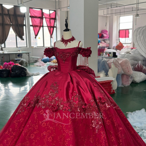 Vestido de Quinceañera Borgoña Xs271, Escote Corazón, Hombros Descubiertos, Cola Capilla, Largo hasta el Suelo, 100% Poliéster, Vestidos de Lujo con Encaje - Product Image 5