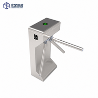 Barrière d'accès verticale à 3 bras, style minimaliste, avec panneau de lecture latéral, pour entrée de bâtiment de bureaux