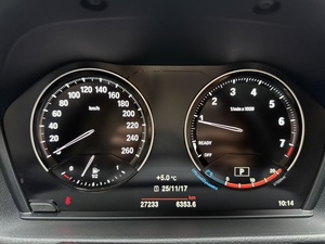 <span class=keywords><strong>BMW</strong></span> <span class=keywords><strong>Série</strong></span> <span class=keywords><strong>1</strong></span> 120i M <span class=keywords><strong>Sport</strong></span> Night <span class=keywords><strong>Edition</strong></span> 2021 d'occasion, extérieur blanc, automatique, conduite à gauche, essence, Euro VI, 5 places, 27000 km - Product Image 5