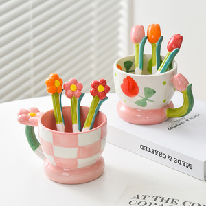 Cuillère en céramique à motif floral 3D peinte à la main, avec long manche, idéale pour les filles sur Instagram. (Ceci fait référence à un - Product Image 2