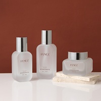Ensemble de flacons et pots cosmétiques en verre dépoli avec bouchons pompe argentés personnalisables pour le remplissage de crèmes, sérums et lotions pour le visage