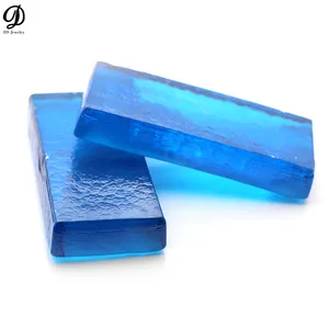 1批海蓝宝石蓝色合成水晶锆石原石天蓝色石英原料批发价