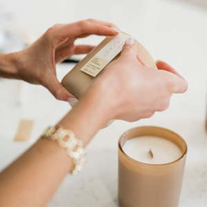 Velas Aromáticas de Lujo Hechas a Mano con Cera de Soja Orgánica en Frasco de Vidrio para el Día del Padre y Diwali - Product Image 2