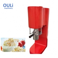 Machine à glaces et sorbets professionnelle de comptoir, en acier inoxydable, pour la préparation de gelato et de crème glacée en forme de spaghetti et de pâtes, pour usage en restaurant.