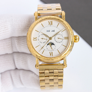 Reloj Sofisticado y Audaz con Calendario Completo y Fase Lunar, Chapado en Oro de 18K, Caja Grabada y Bisel con Patrón Tallado - Product Image 3