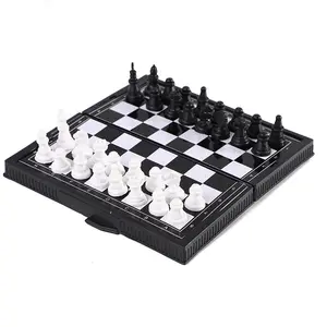 사용자 정의 체스 조각 작은 접이식 휴대용 나무 조각 토너먼트 체스 세트