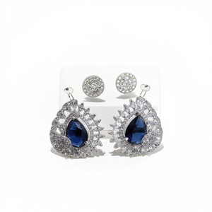 Boucles d'oreilles élégantes en diamant américain pour femmes bijoux ethniques en laiton en pierre CZ étincelante pour anniversaire en gros disponible - Product Image 1