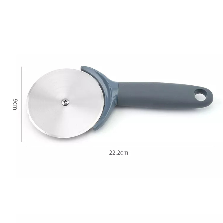 Coupe-pizza argenté