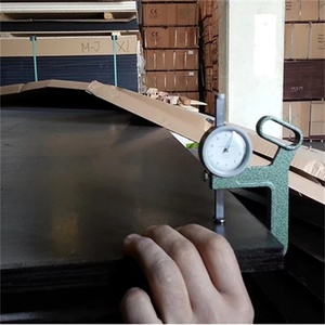 Contrachapado Fenólico Negro de 4x8 18mm de la Mejor Calidad a <span class=keywords><strong>Precio</strong></span> de Fábrica, Resistente al Agua E2 para Encofrados de Construcción - Product Image 3