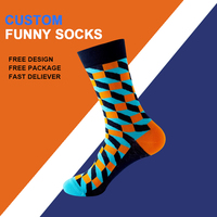 Personnalisation en gros de chaussettes en coton peigné originales à motifs de dessins animés, avec logos personnalisés et chaussettes toutes saisons pour hommes et femmes