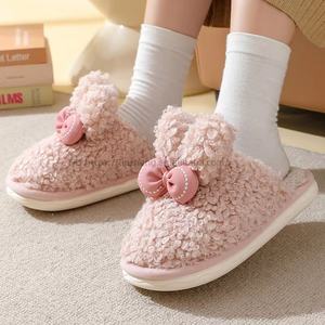 Vente Directe Hiver Coton Léger et Doux avec Nœud en Dentelle pour Chaussons d'Intérieur, Logo Brodé, Antidérapant, Vente Chaude Usine - Product Image 4