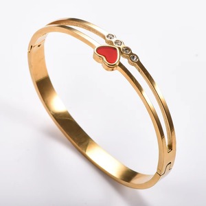 Bracelet manchette en acier inoxydable doré avec cœur émaillé rouge/blanc, double couche, bijou romantique pour femme - Product Image 5