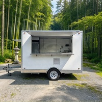 Remorque alimentaire carrée blanche à essieu unique, remorque de restauration mobile avec fenêtre de service rabattable et table de travail en acier inoxydable