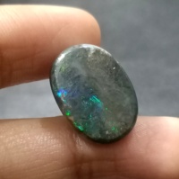 Cabochon de forme ovale unie en pierres précieuses en vrac en opale noire australienne faisant des bijoux la plus rare qualité naturelle de bonne qualité
