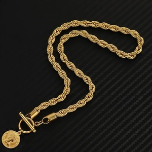 Chaîne en acier inoxydable pour femme avec pendentif pièce de monnaie, motif boucle OT, collier ras du cou largeur 6 mm - Product Image 4